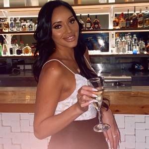 Meet your Posher, Lowanna